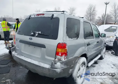 2003 Ford Escape Xlt z USA, uszkodzony, nr VIN 1FMCU93143KC35645